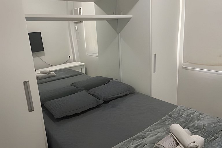 Excelente y práctico apartamento en Leblon.