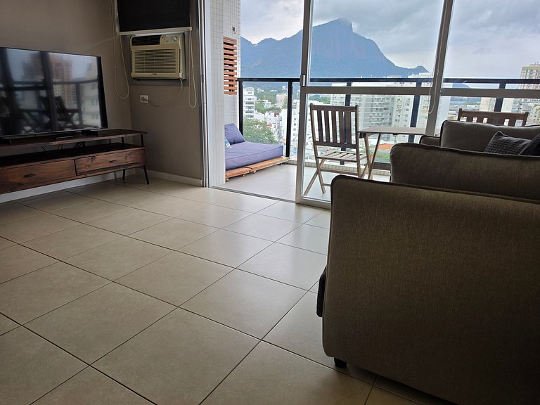 Excellent apartment with a great view in Leblon